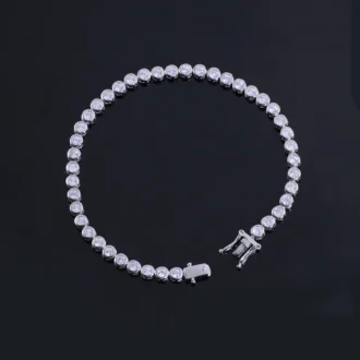 צמיד טניס כסף עם אבני ציפוי, המושלם לאוהבי תכשיטים בסיטונאות.