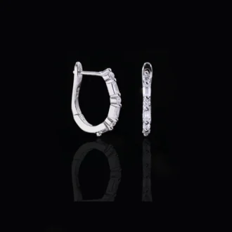 עגילים צמודים מכסף עם עיצוב אלגנטי, מתאימים לסיטונאות תכשיטי כסף.