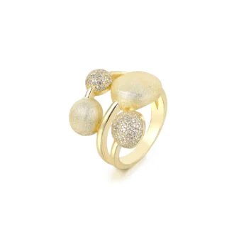 טבעת כסף עדינה עם אבנים מבריקות, מושלמת לתכשיטים בסיטונאות.