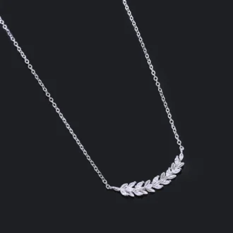 necklace בעיצוב עלים מכסף, חלק מתכשיטים בסיטונאות. מתאים לכל סגנון לבוש.