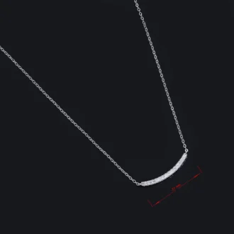 שרשרת כסף עדינה עם תליון מבריק, מושלמת לתכשיטים בסיטונאות.