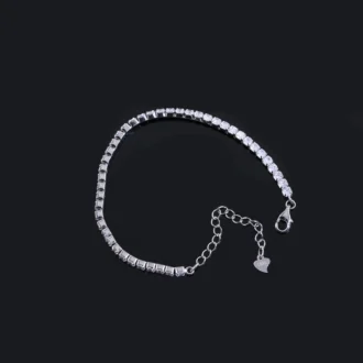 צמיד טניס כסף עדין עם אבני זרקון, מתאים לסיטונאות תכשיטים ולקישוט יומיומי.