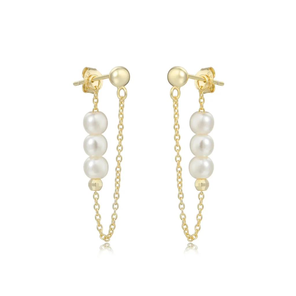 עגילים צמודים עם פנינים, בעיצוב עדין, מתאימים לסיטונאות תכשיטי כסף.