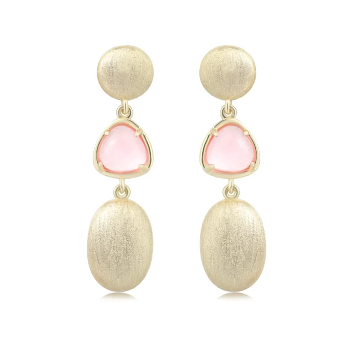 עגילים צמודים עם אבן ורודה, בעיצוב עדין ומודרני, מתאימים לסיטונאות תכשיטים ייחודיים.
